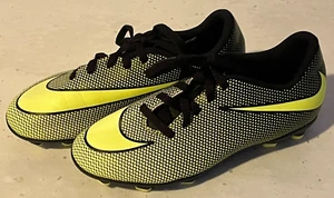 NEW Nike Jr Bravata II Black Yellow Unisex Kids Soccer Cleats 844442-070 Sz 1.5Y - Picture 1 of 6