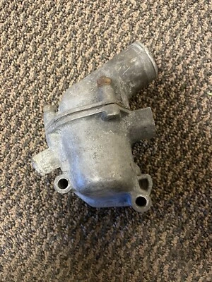 Carcasa termostato Fiat 1500 CABRIOLET 1300 1500 1800 2100 usada vintage Foto 1 de 2