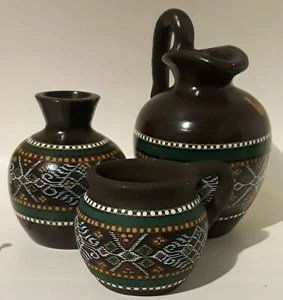 Set Of Three Red Where Peruvian Vases And Pitchers - Picture 1 of 4