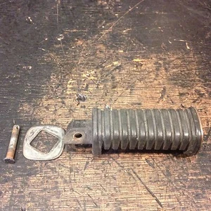 1976 76 1977 77 YAMAHA XS650 XS 650 BRAKE SIDE PASSENGER FOOTPEG FOOT PEG - Picture 1 of 10
