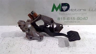 Pedal de freno deportivo Nissan Rogue 2017-2019 con soporte OEM 46501-6FP0B Foto 1 de 4