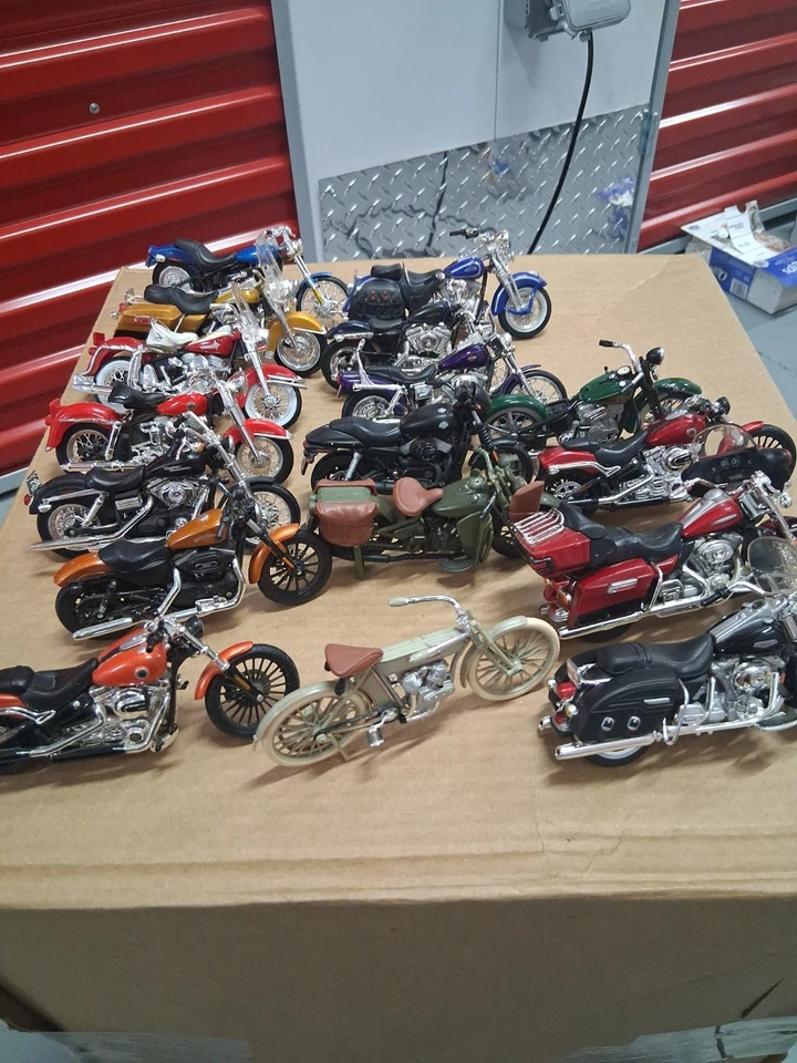 Lot of 17 Maisto Harley-Davidson 1:18 Scale Die‐Cast Motorcycles – Mixed Models, - Image 1 of 4