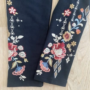 Johnny Was JW Los Angeles Floral Embroidered Leggings Size Medium Black - Picture 1 of 7