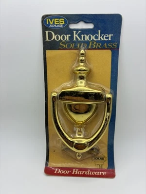 Llamador de puerta de latón Ives NOS para puertas de hogar, condominio, casa adosada Foto 1 de 2