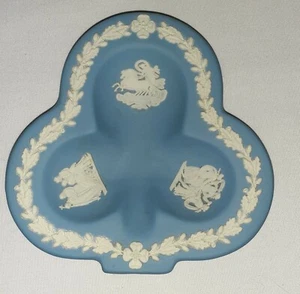 Wedgwood Blue Jasperware Club Shaped Ashtray 4 1/2" - Bild 1 von 2