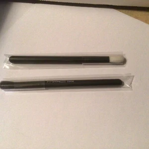 2X MAC MAKE-UP PINSEL 234 SE DOPPELSEITIG GEWICKELT - Bild 1 von 2