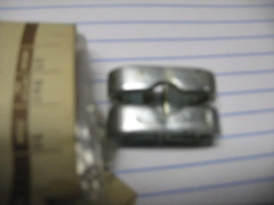 Clip de cable de freno de estacionamiento AMC NOS Pacer P/N 3225667 1975/80 Pacer Foto 1 de 4