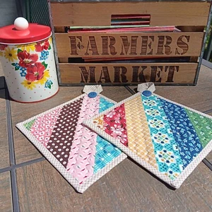 POTHOLDER HOT PAD SET - HANDMADE QUILTED  (2) - RETRO VINTAGE FLORAL MIX FABRICS - Picture 1 of 4