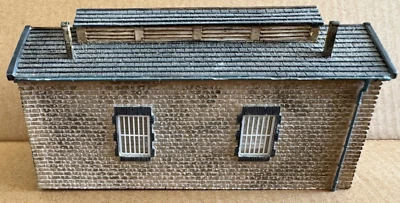 N Gauge Graham Farish Scenecraft Building - Stone Engine Shed (42-062) G - Image 1 of 4