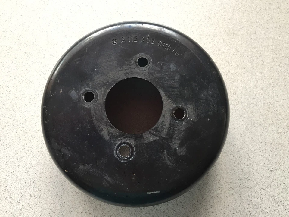 Mercedes-Benz C280 W202 1998-2000 ~ polea bomba de agua ~ pieza OEM Foto 1 de 1