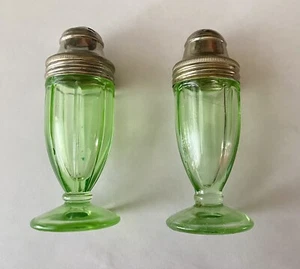 Hazel-Atlas Green Uranium Glass Ribbed Pedestal Salt & Pepper Shaker Set Uranium - Picture 1 of 3