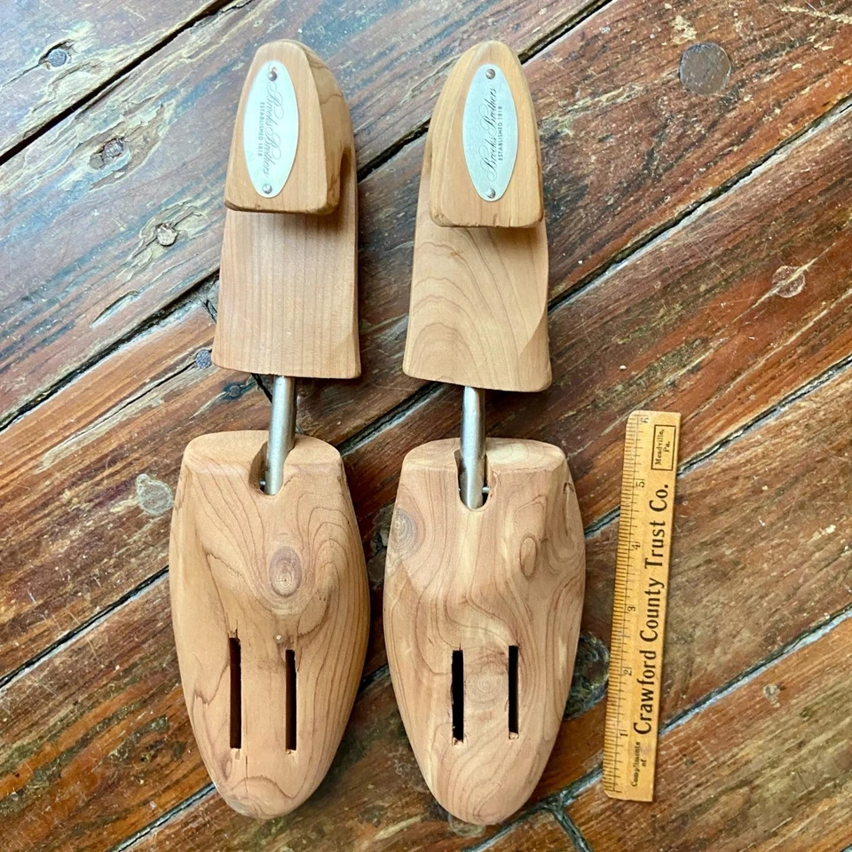 Sapateiros vintage Brooks Brothers madeira cedro formas árvores maca 11" P - Imagem 1 de 1