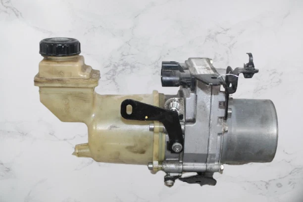 2013 2014 2015 Nissan Pathfinder 3.5L Electronic-Hydraulic Power Steering Pump - Image 1 of 1