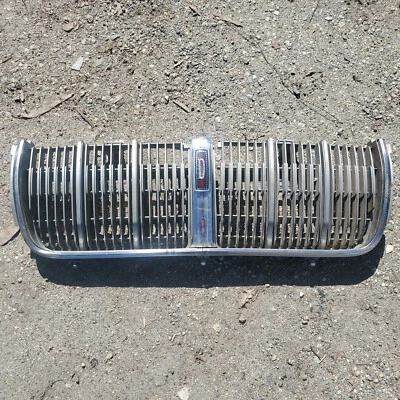 1977 Datsun 810 Grille.  Used Ad# 9513 Foto 1 de 4