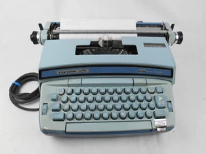 Máquina de escribir eléctrica Smith-Corona Super 12 azul modelo 6LEA - Imagen 1 de 24