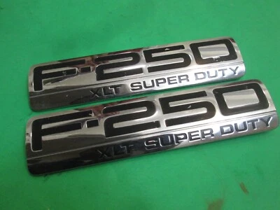 Ford F-250 XLT 2005 2006 2007 Super Duty emblemas de guardabarros cromados OEM USADO **PAR** Foto 1 de 4