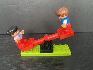 Lego Duplo Balancín Parque Infantil Figuras Niña y Niño Lote Conjunto NUEVO - Imagen 1 de 6
