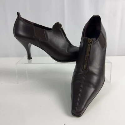 Botines Donald J. Pliner Linn para mujer 9 estrechos de cuero marrón con cremallera y tacón Foto 1 de 4
