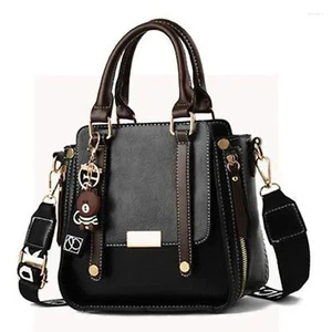 Damen schwarz PU Leder Top Henkel Tasche mit Bären Anhänger Medium Größe - Bild 1 von 10