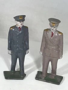 Pair of Vintage Painted Iron Soldiers - Bild 1 von 4