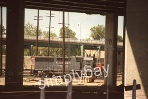 Diapositiva fotográfica Southern Pacific SP 7668 (GP40-2), Roseville, CA 1986 - Imagen 1 de 3