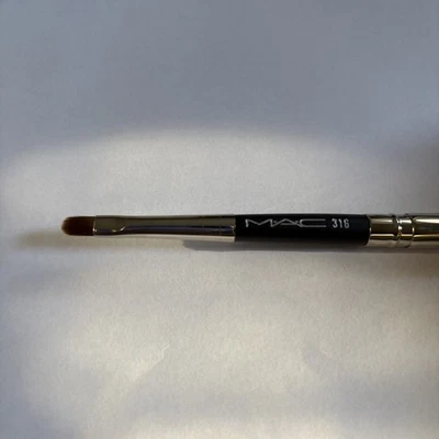 Mac  Pinsel 316 , Lippenpinsel, mit Hülle (27) - Bild 1 von 2