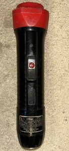 Vintage Eveready Union Carbide Sicherheit Taschenlampe. Schwarz/roter Kunststoff *SIEHE BILDER* - Bild 1 von 16