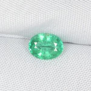 0.46 Cts Best Crystal Color From Colombia Natural Emerald Oval....!!!!! - Picture 1 of 2