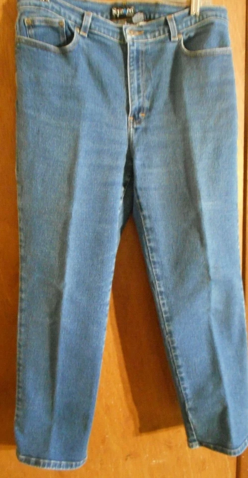 Pantalones de mezclilla de pierna recta Style Co Petite 14P azul lavado núcleo cápsula Foto 1 de 4