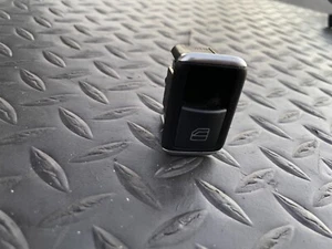 ✔MERCEDES W212 W218 E350 E63 CLS63 REAR WINDOW GLASS DOOR SWITCH BUTTON OEM - Picture 1 of 4