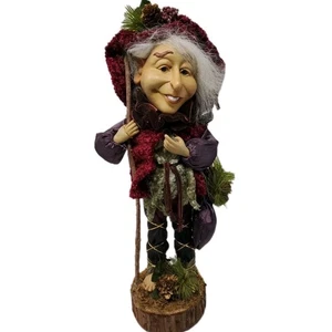 Muñeca elfa de Navidad sobre soporte de madera Katherine's Collection Wayne Kleski Woodland  - Imagen 1 de 15