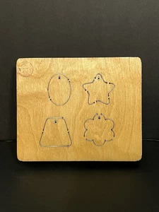 Accucut Geschenkanhänger Mini #3 Holz Stanzen Stern Oval Blumenformen T1039 - Bild 1 von 5