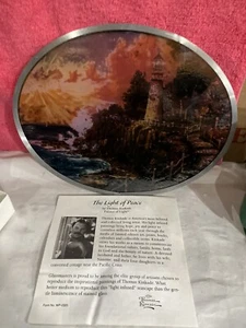 Thomas Kinkade ovale Glasplakette, Leuchtturm auf Klippe, Kette, DWK54 - Bild 1 von 1
