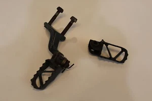 1997 KTM 620 RXC-E OEM LEFT RIGHT FOOT RESTS PEGS LEFT RIGHT WITH FRAME MOUNT - Picture 1 of 8