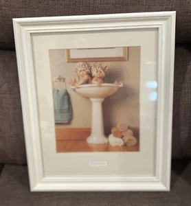 Gebrauchte Vintage Anne Geddes 2 Babys in einem Wannenbecken mit weißem Holzrahmen - Bild 1 von 3