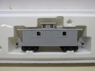 WALTHERS # 932-7520 ~ UNDECORATED 25' WOOD CABOOSE CAR ~ HO SCALE - Image 1 of 4