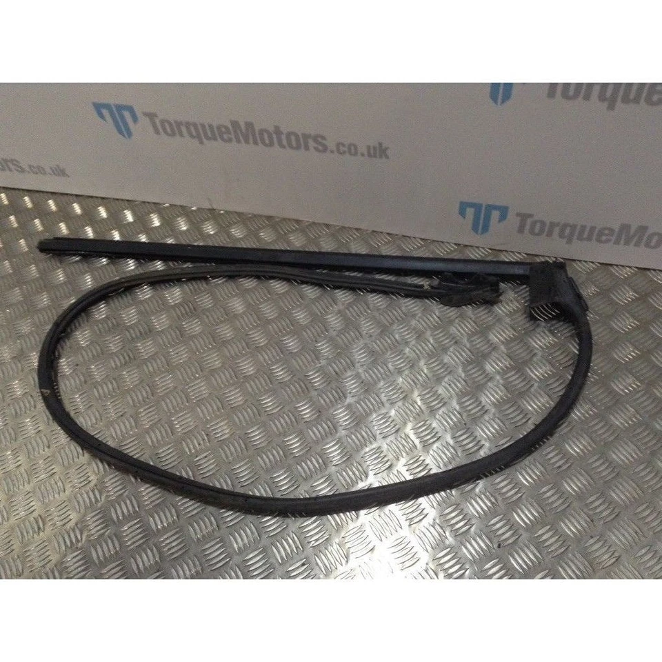 Nissan GT-R R35 Skyline 2009 transmisión puerta lateral interior goma Foto 1 de 1