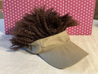 ELOPE UNISEX BRONCEADO VISERA GORRA CON IMITACIÓN PELO AFRO, AJUSTABLE, TALLA ÚNICA, Foto 1 de 4