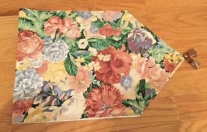 Table runner with flowers and tassels, 43 x 14, new, hand made, polyester, liner - Picture 1 of 5