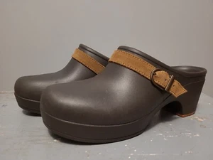 NEW Crocs Shoes Brown Sarah Espresso Croslite Slip On Mule Clog Women's Size 7 - Picture 1 of 8