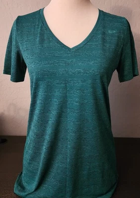 Camiseta Nike para mujer Dri-Fit corte atlético cuello en V camisa verde azulado mediano NUEVA 🔥  Foto 1 de 4