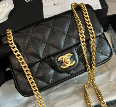 Chanel Clásico Solapa Piel de Cordero Mini Cadena Bolso de Hombro Negro Dorado Mujeres Diseñador Foto 1 de 4