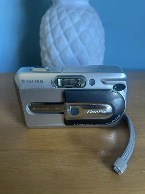 Fujifilm FinePix A330 3.2MP Digital Camera Silver Tested Working NO CARD! - Image 1 of 4