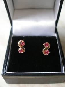 PAIR OF 9 CARAT GOLD RUBY FANCY STUD EARRINGS MADE IN UK BRAND NEW IN BOX - Picture 1 of 3