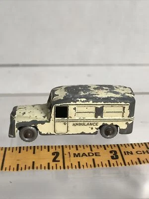 Ambulancia vintage Matchbox #14 Daimler blanca crema Inglaterra Foto 1 de 4
