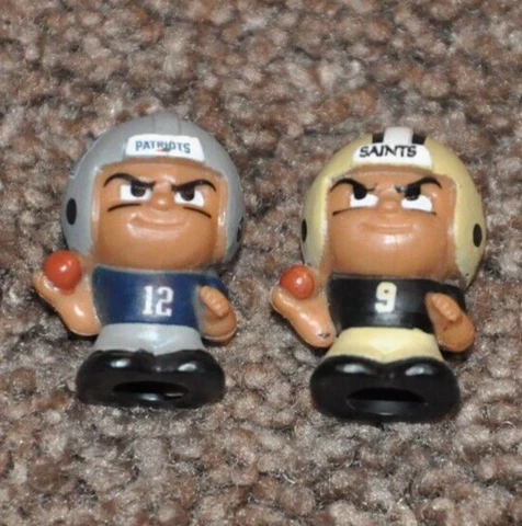 Lot of 2 Quarterback NFL TeenyMates Tom Brady #12 Drew Brees #9 Cover