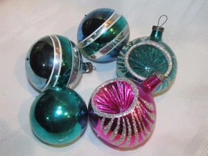 5 VTG CHRISTMAS ORNAMENTS GLASS MERCURY ORNAMENT PINK GLITTER BOTTLE CAP ZE - Picture 1 of 4