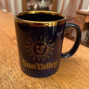 Taza de café de recuerdo vintage Sun Valley dorada y azul - Imagen 1 de 5