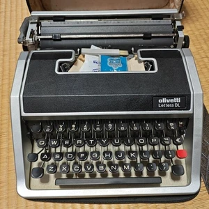 Olivetti Lettera DL Schreibmaschine schwarz x silber Vintage gebraucht aus Japan - Bild 1 von 3