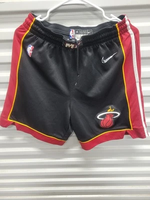 Pantalones cortos Nike Miami Heat talla 38 (grandes) Foto 1 de 3